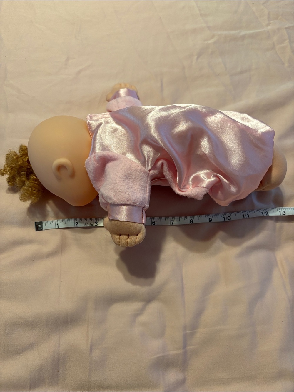 Vintage Cabbage Patch 1995 baby doll with brown eyes and curly hair - Picture 5 of 6